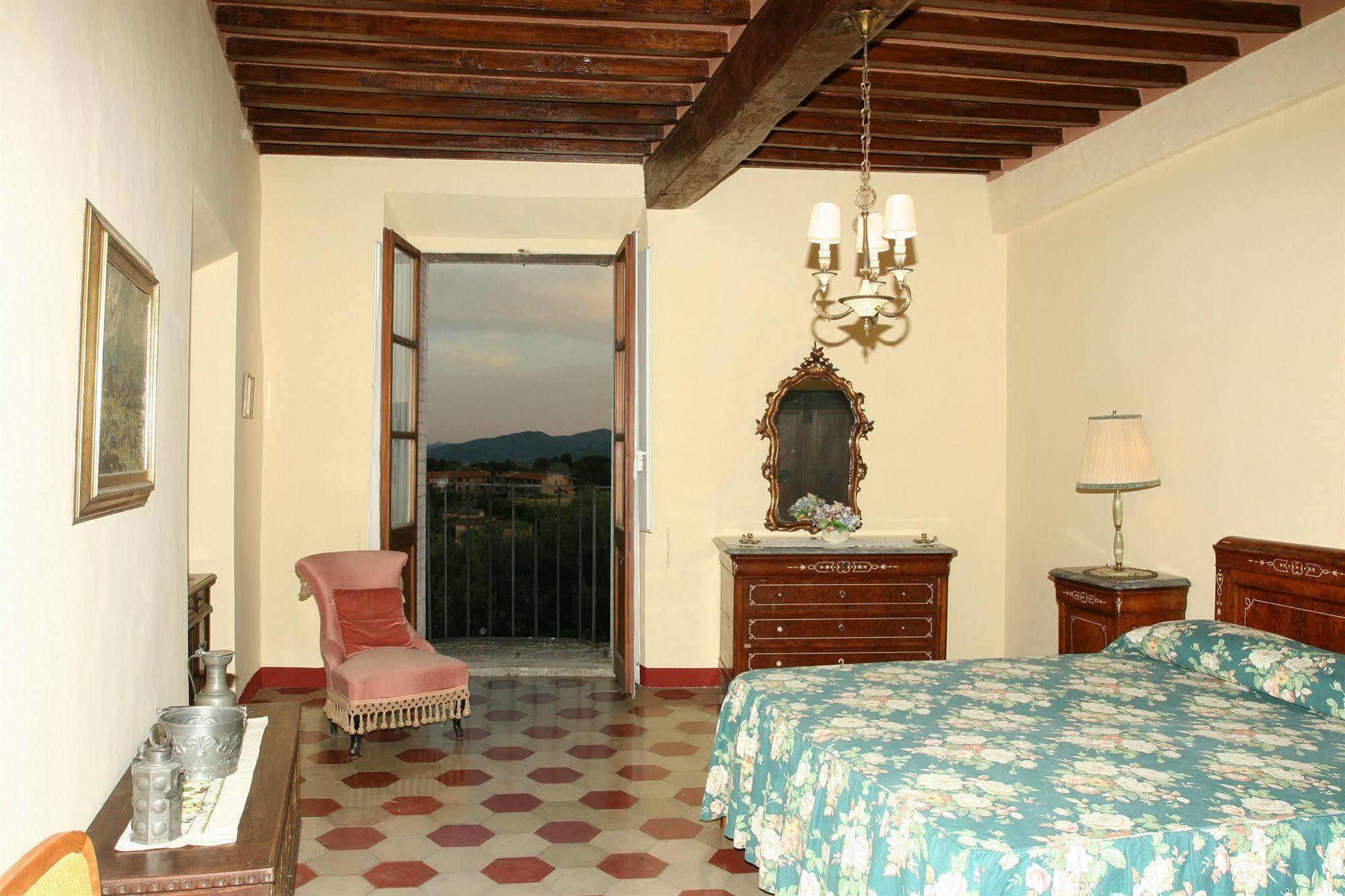 Couette-café Castello Di - Residenza D'epoca 4*
