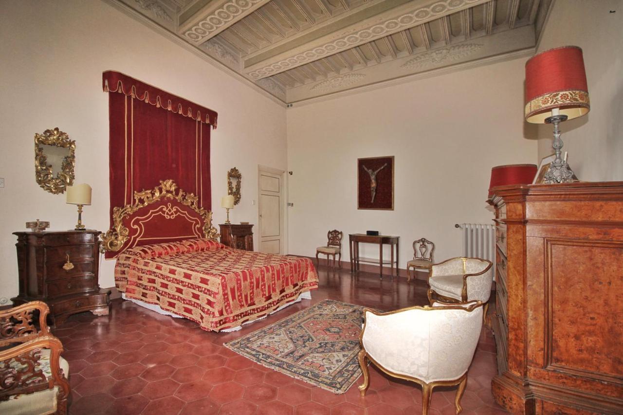Castello Di - Residenza D'epoca Bed & Breakfast 4*