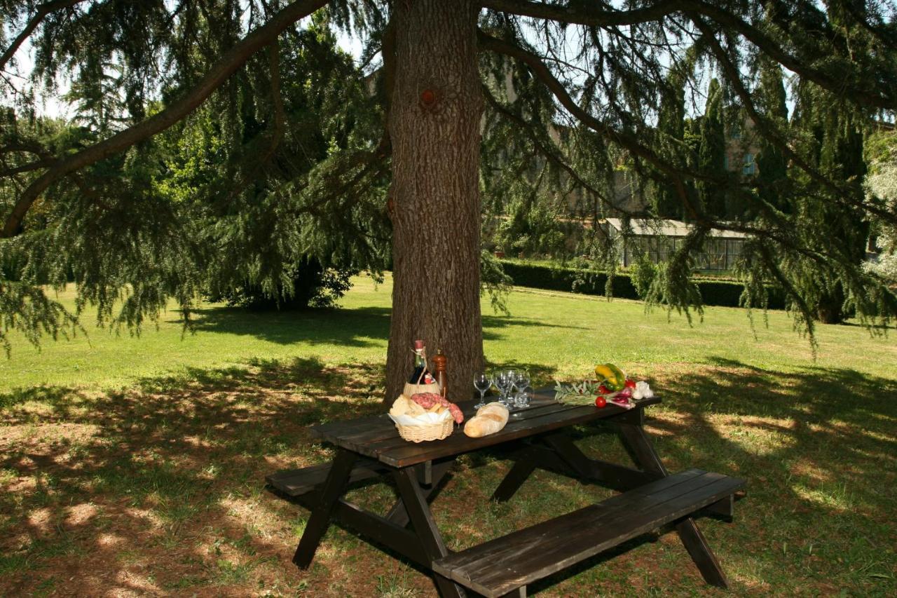 Castello Di - Residenza D'epoca Bed & Breakfast