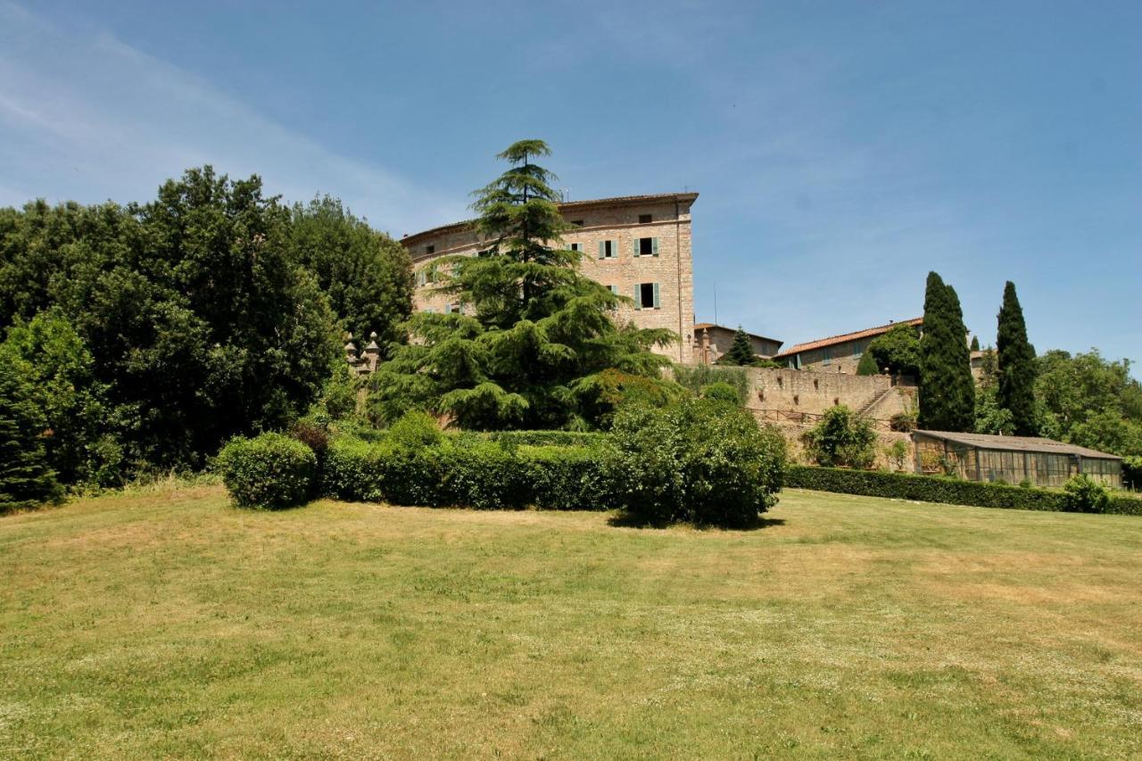 Castello Di - Residenza D'epoca Bed & Breakfast 4*
