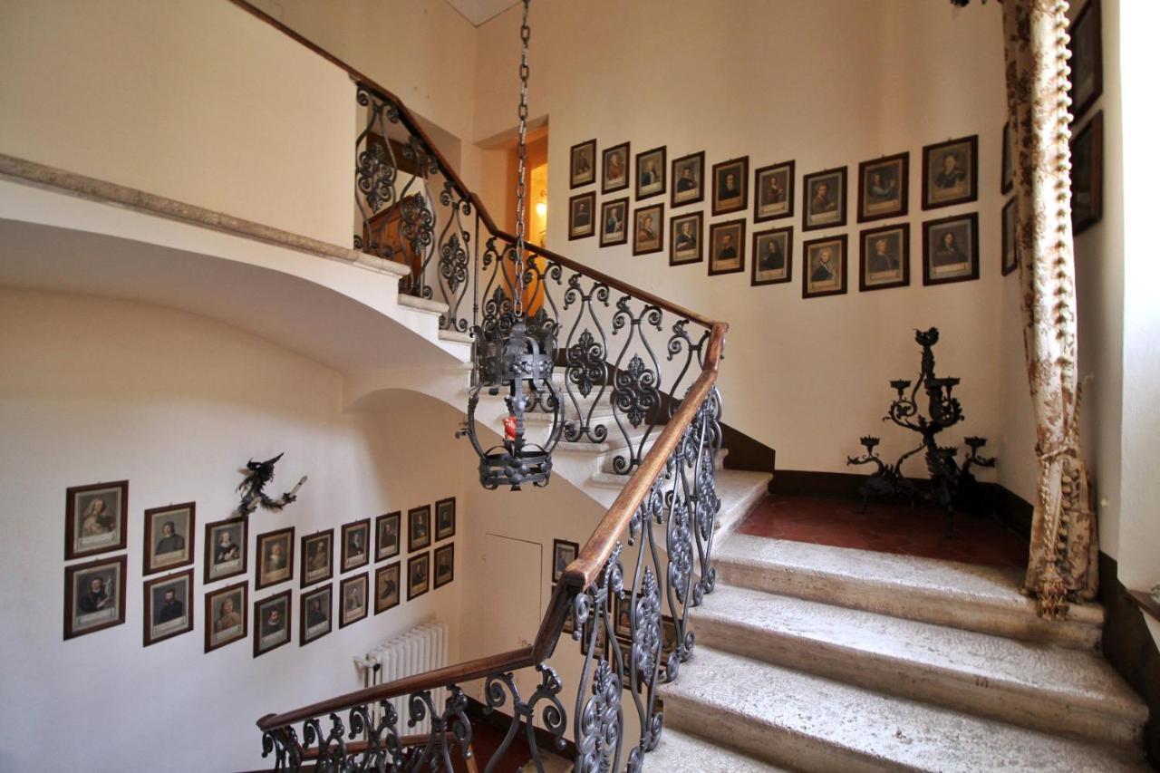 Castello Di - Residenza D'epoca Bed & Breakfast