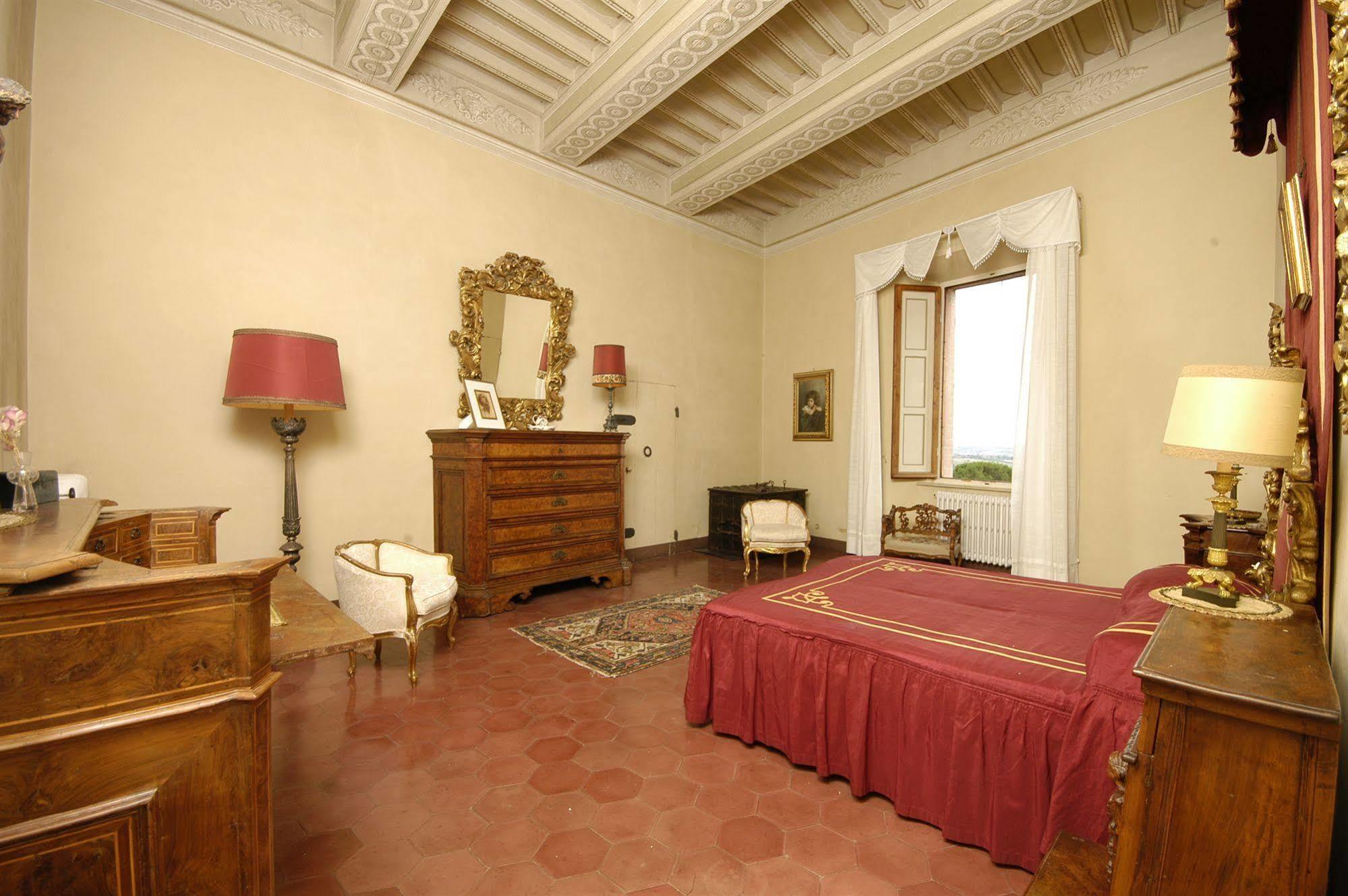Castello Di - Residenza D'epoca Bed & Breakfast 4*