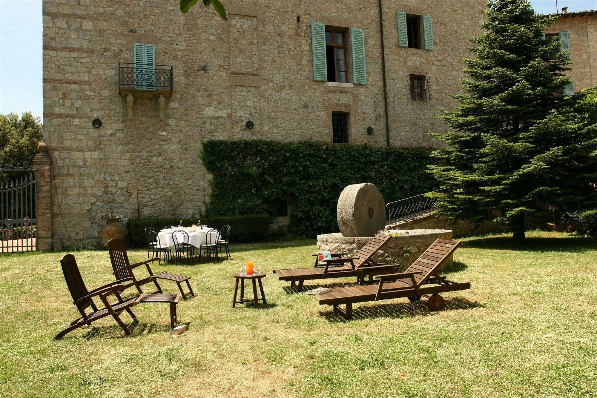 Castello Di - Residenza D'epoca Bed & Breakfast Sovicille