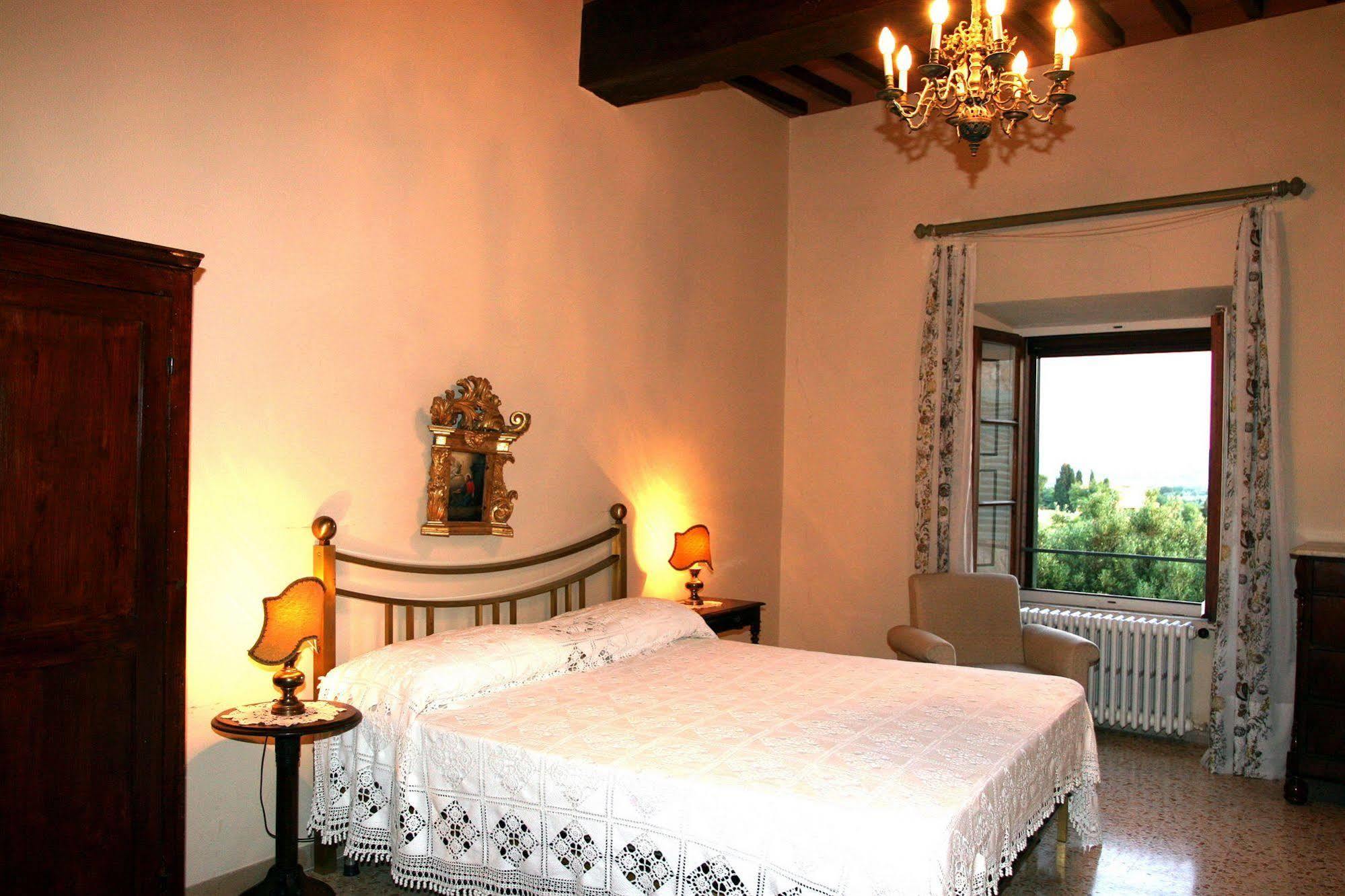 Castello Di - Residenza D'epoca Bed & Breakfast