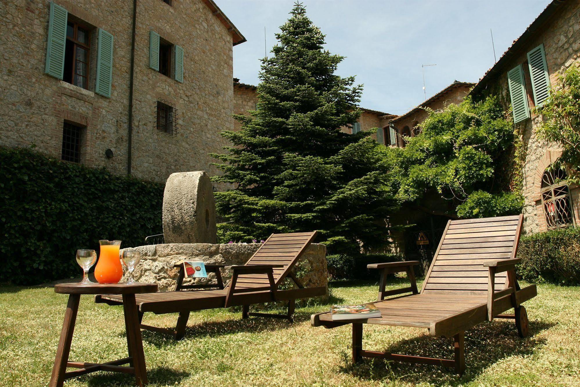 Castello Di - Residenza D'epoca Bed & Breakfast 4*